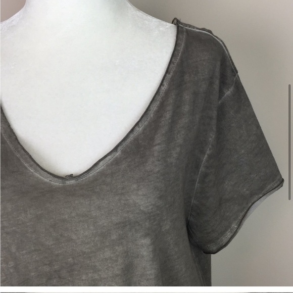 Brand New BKE Raw Edge Minimalist V-neck Tee Women’s Large Washed Capers Taupe - Picture 3 of 9